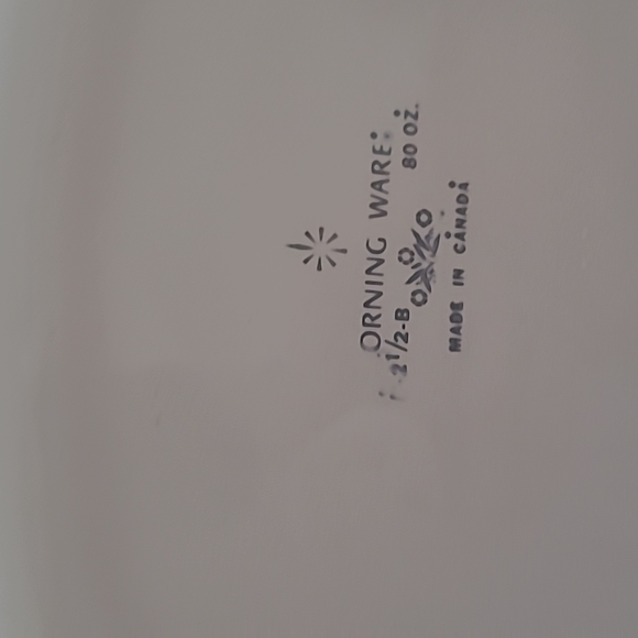 Corningware 2.5B- 80oz blue cornflower pattern  made in Canada - Picture 6 of 6